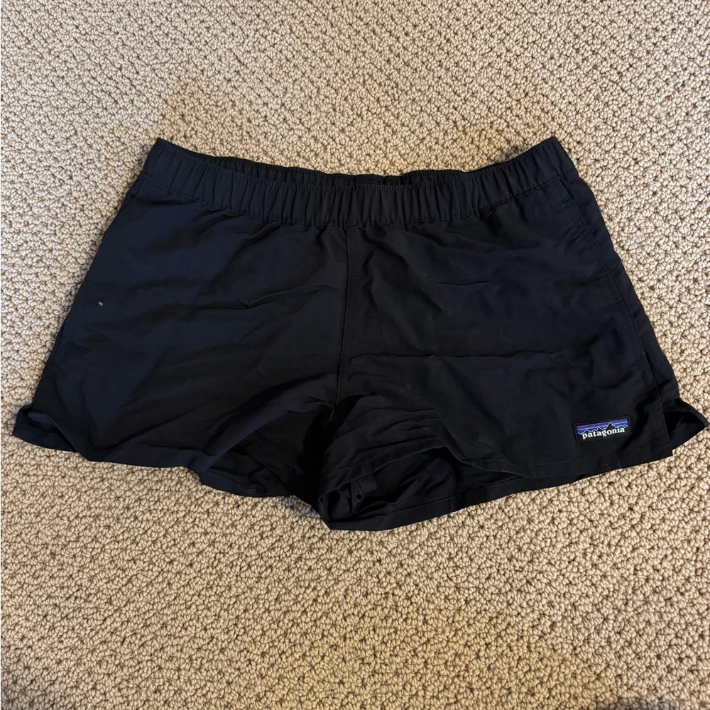 super cute black patagonia shorts!